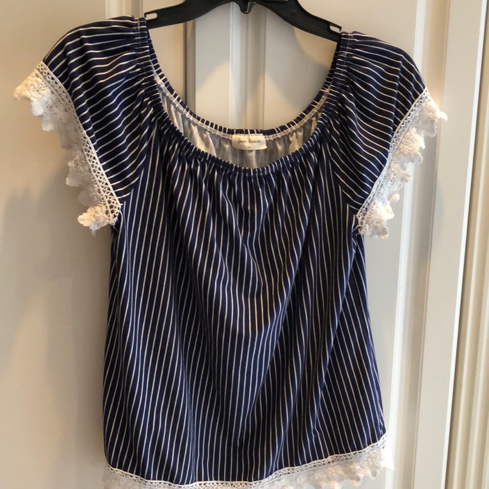 💙face kisses Boho Crochet lace trimmed stripe poly blend elastic crew neck top